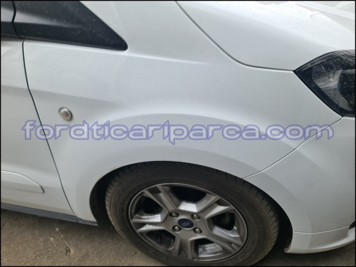 Ford Courier Sağ Ön Çamurluk Beyaz